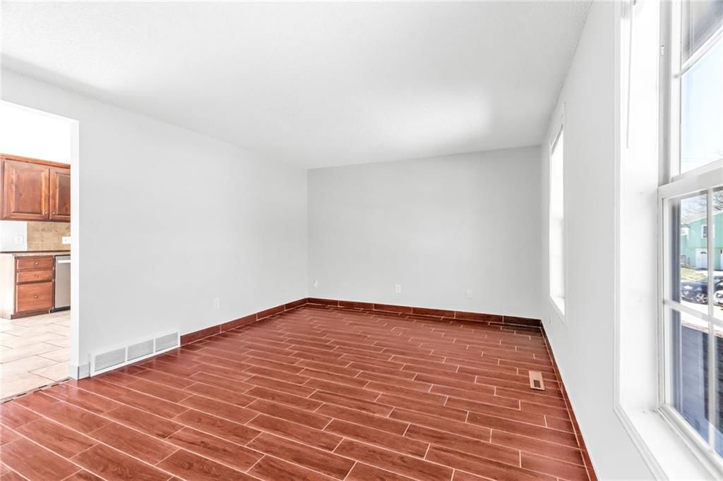 621 E Bristol Lane — photo 8