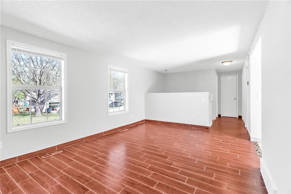 621 E Bristol Lane — photo 9