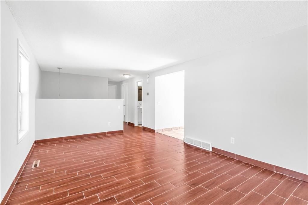 621 E Bristol Lane — photo 10