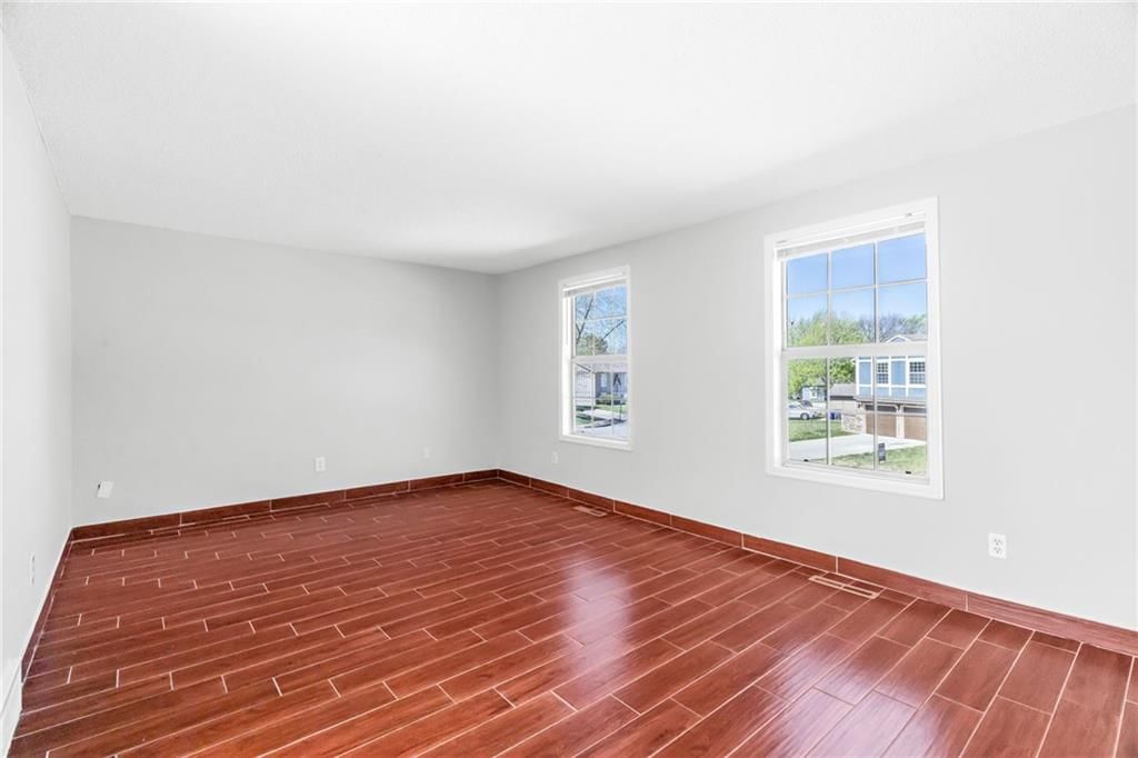 621 E Bristol Lane — photo 11