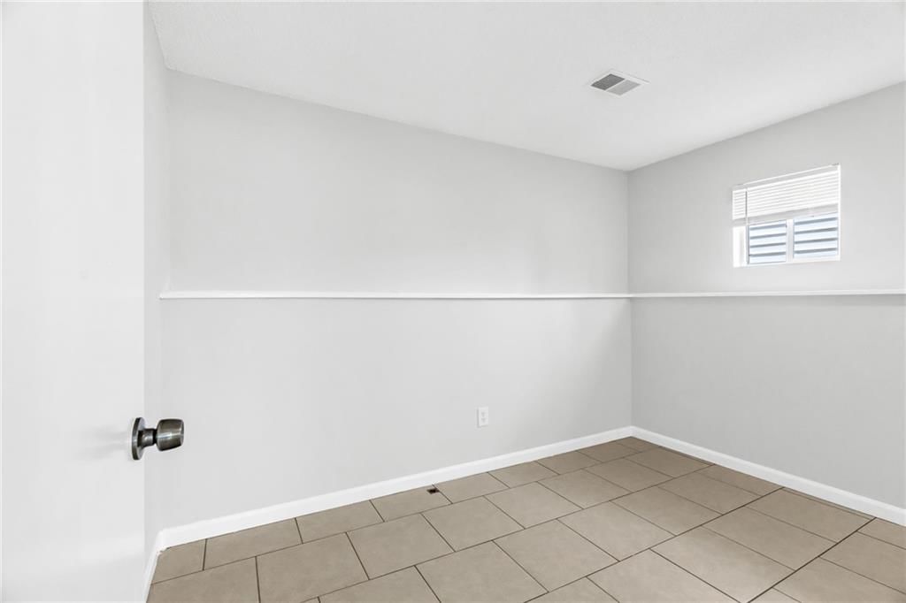 621 E Bristol Lane — photo 12
