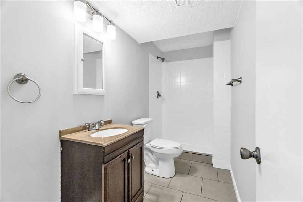 621 E Bristol Lane — photo 15