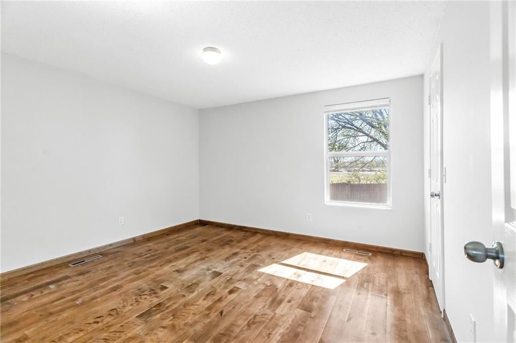 621 E Bristol Lane — photo 16