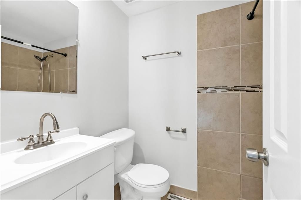 621 E Bristol Lane — photo 21