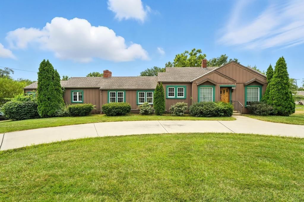 1102 Broadway Street, Pleasant Hill, MO