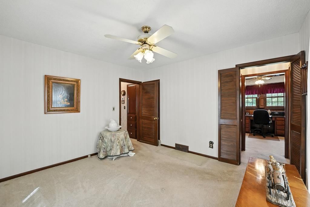1102 Broadway Street — photo 16