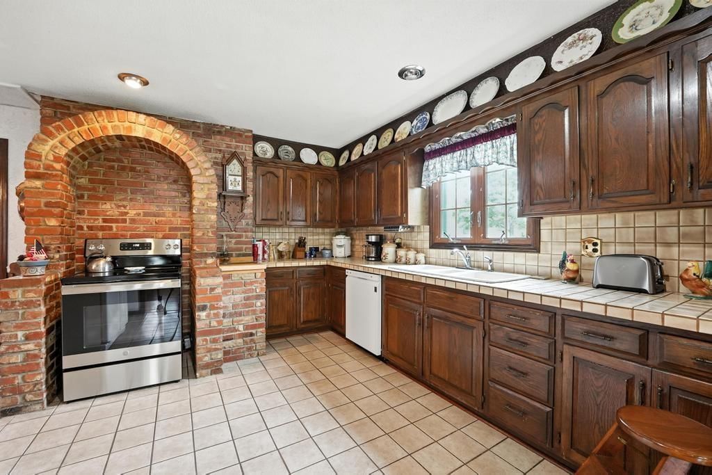 1102 Broadway Street — photo 25
