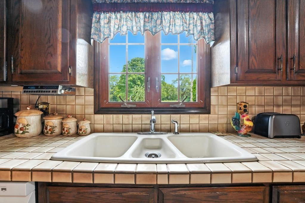 1102 Broadway Street — photo 27