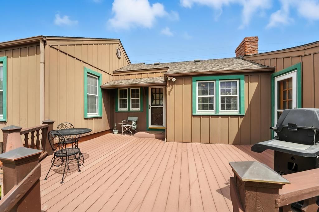 1102 Broadway Street — photo 34