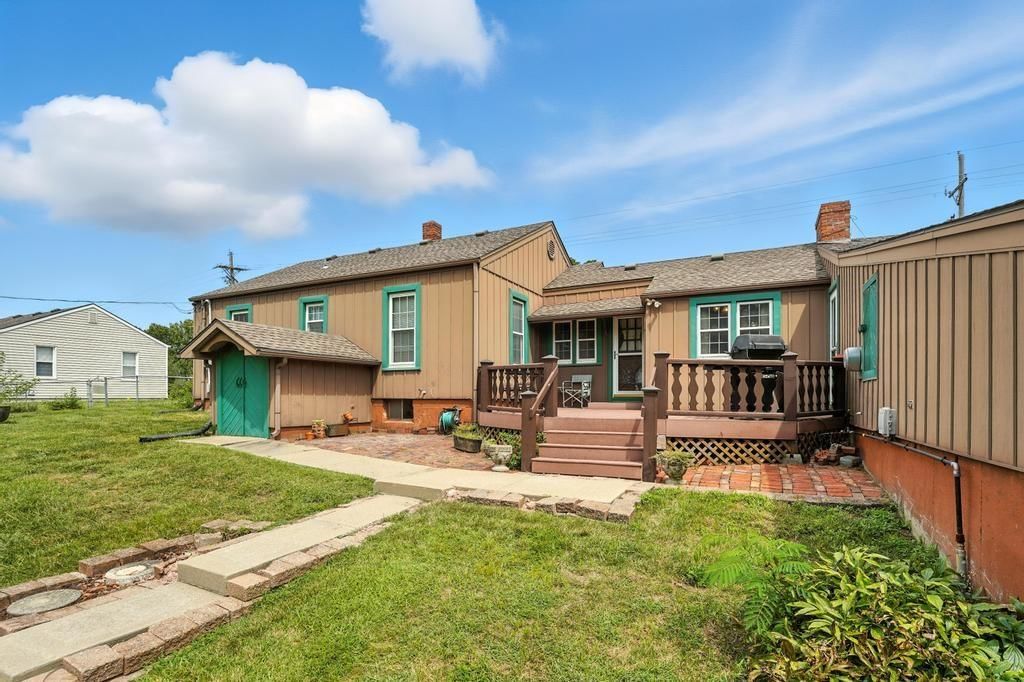 1102 Broadway Street — photo 49