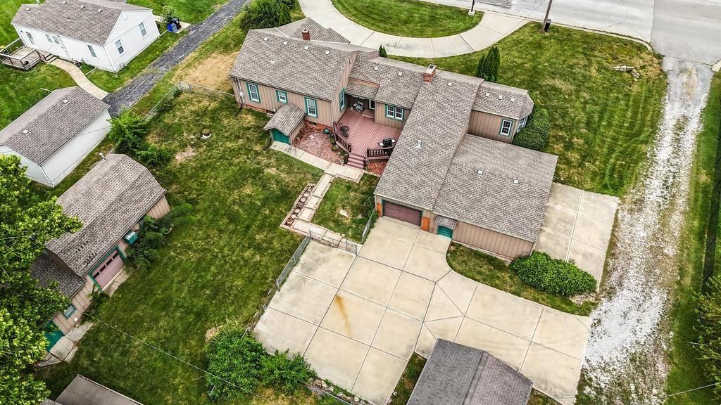 1102 Broadway Street — photo 64