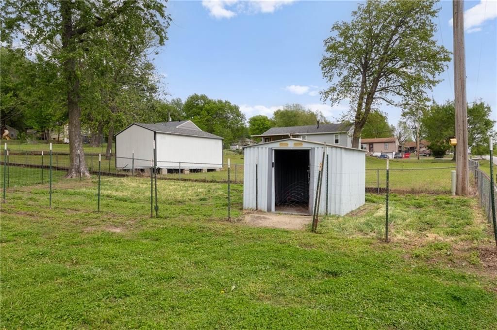 1801 N Davidson Road — photo 43