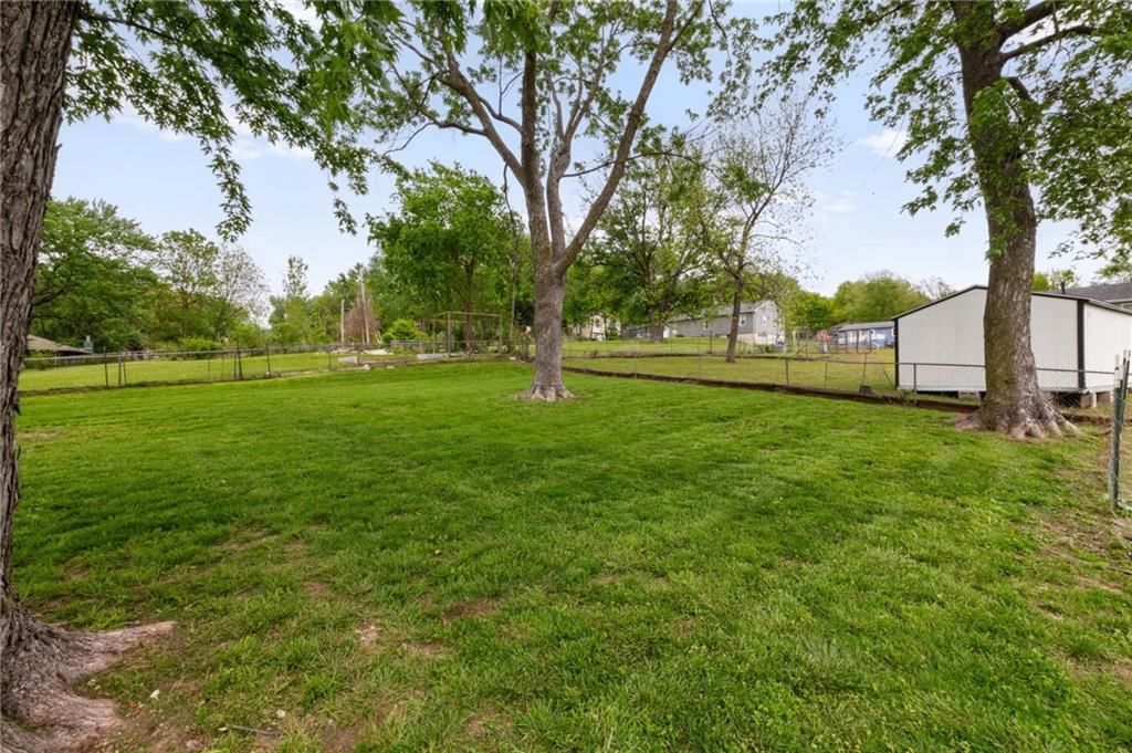 1801 N Davidson Road — photo 44