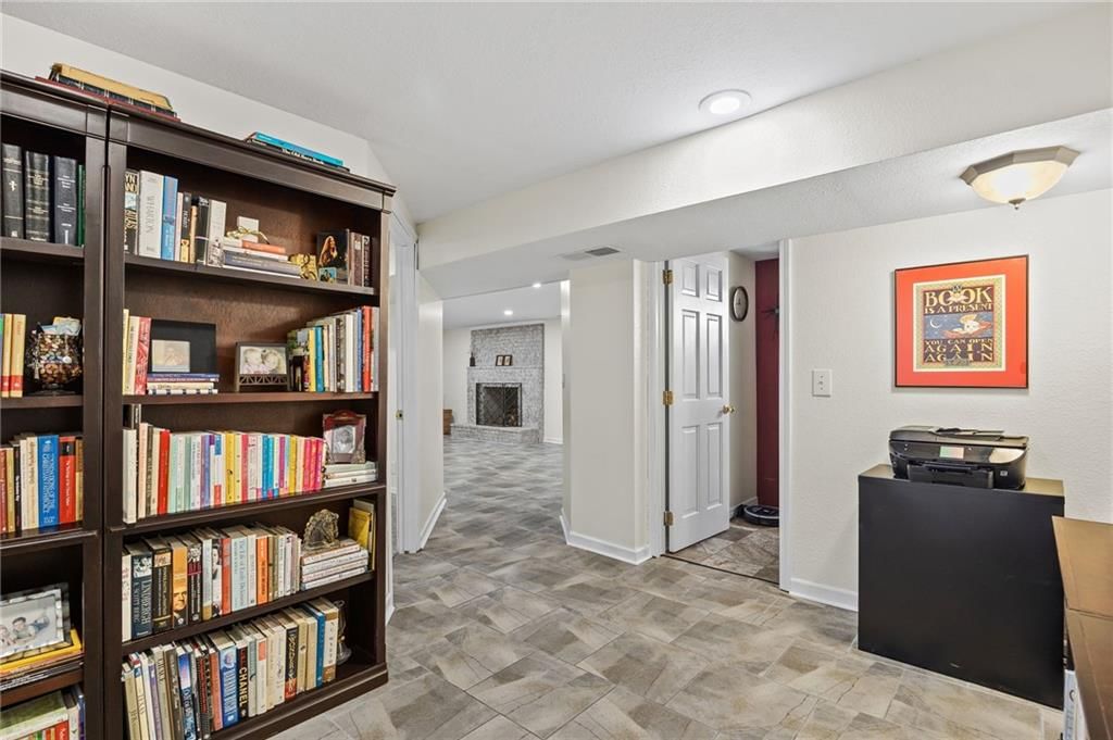 5012 Briarwood Lane — photo 33