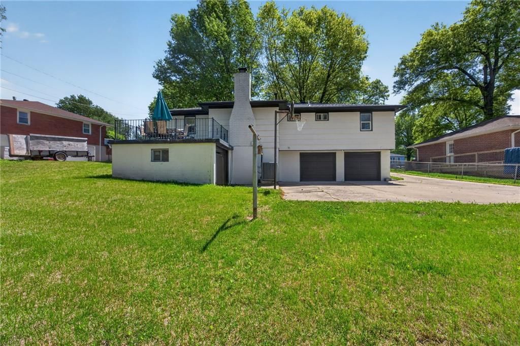 7608 Greeley Avenue — photo 10