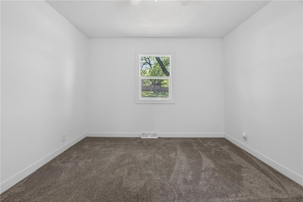 7608 Greeley Avenue — photo 29