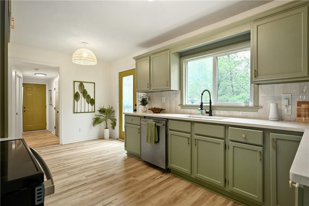 210 Myron Avenue — photo 7