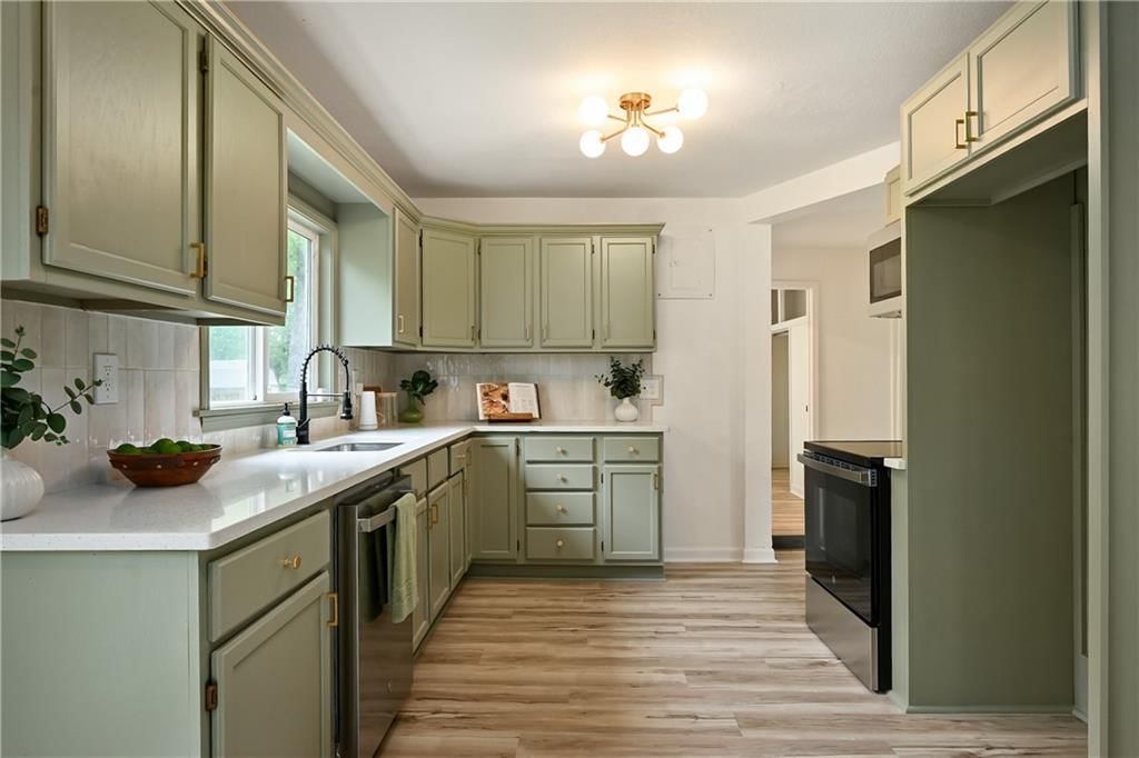 210 Myron Avenue — photo 8