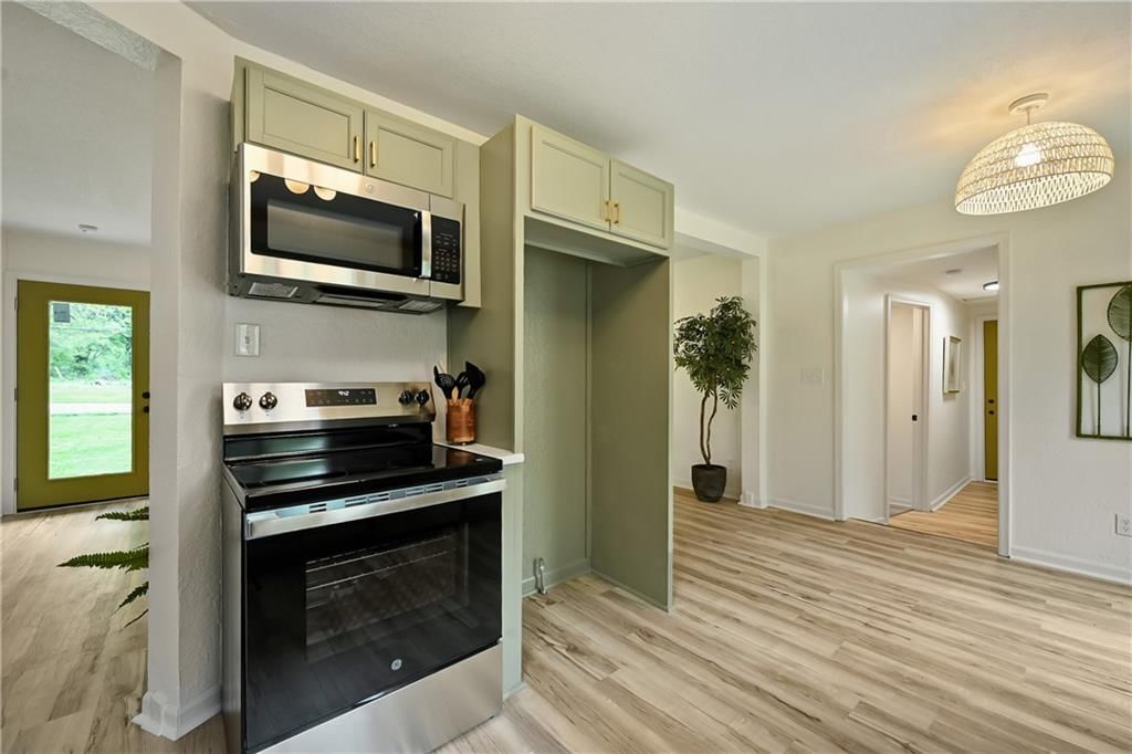 210 Myron Avenue — photo 9