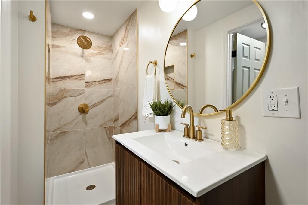 210 Myron Avenue — photo 12