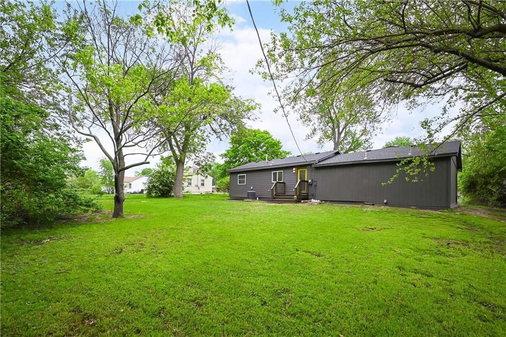 210 Myron Avenue — photo 18