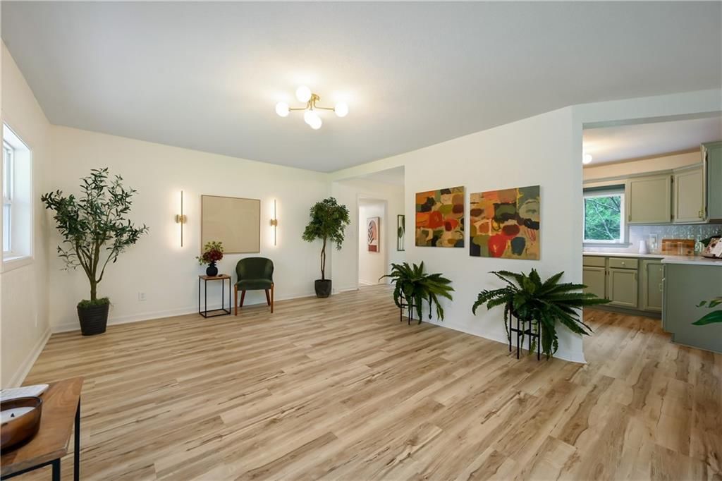 210 Myron Avenue — photo 21