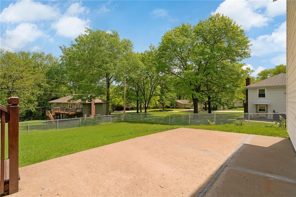 9915 Belleview Avenue — photo 12