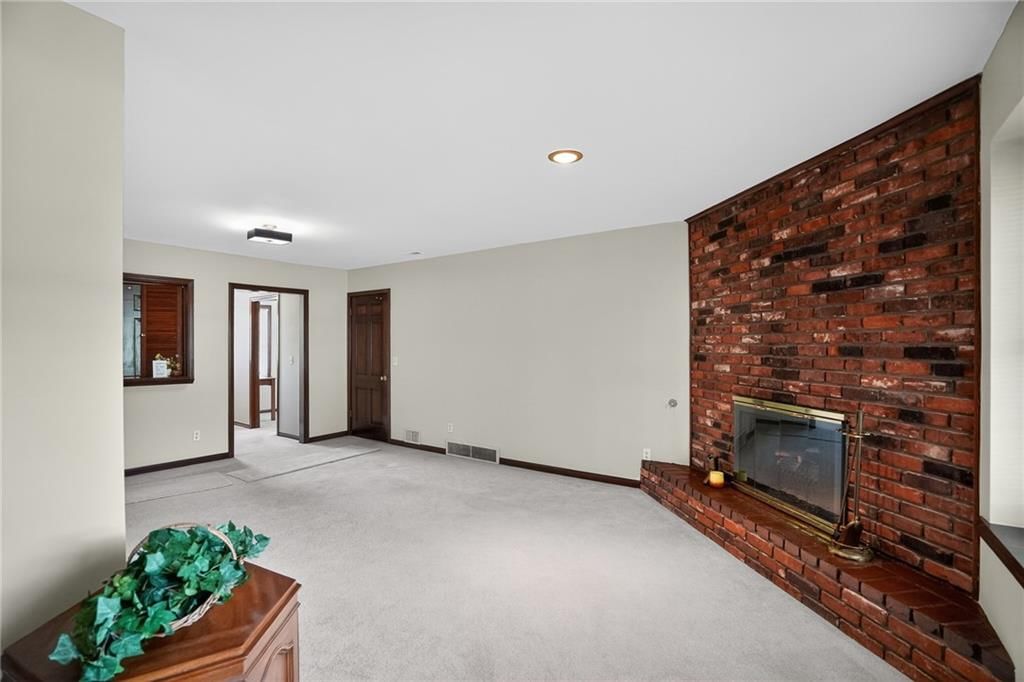9915 Belleview Avenue — photo 17