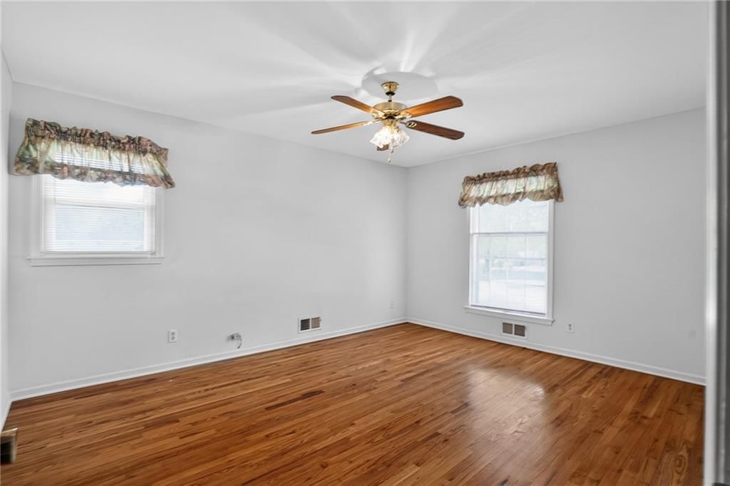 9915 Belleview Avenue — photo 30