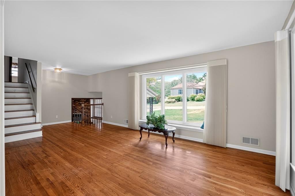 9915 Belleview Avenue — photo 43