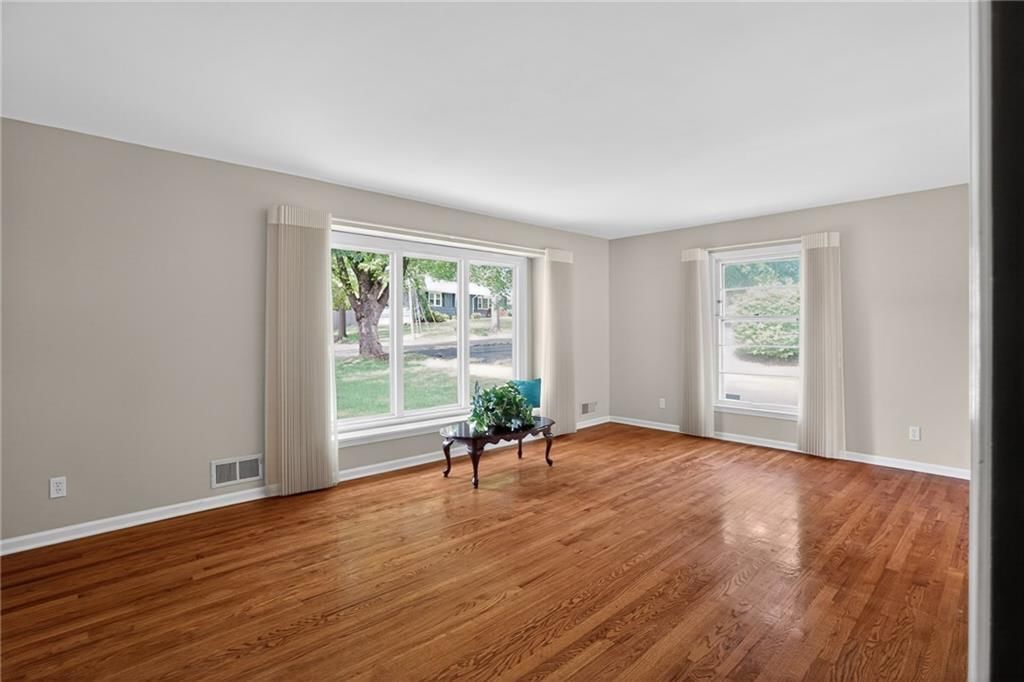 9915 Belleview Avenue — photo 44
