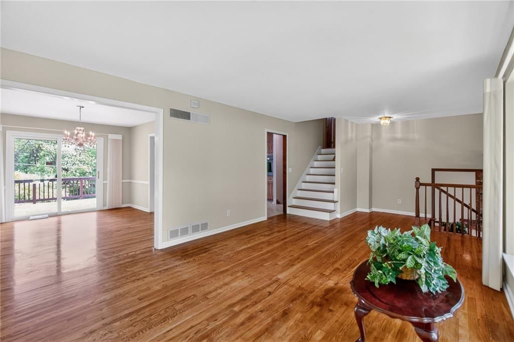 9915 Belleview Avenue — photo 46