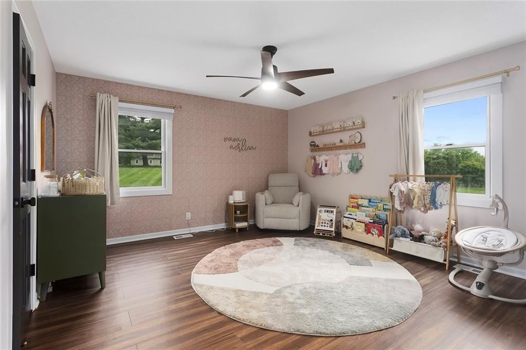 318 NW Heady Avenue — photo 16