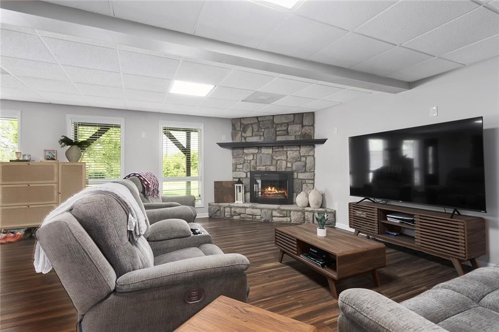 318 NW Heady Avenue — photo 24