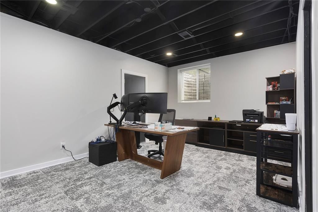318 NW Heady Avenue — photo 32