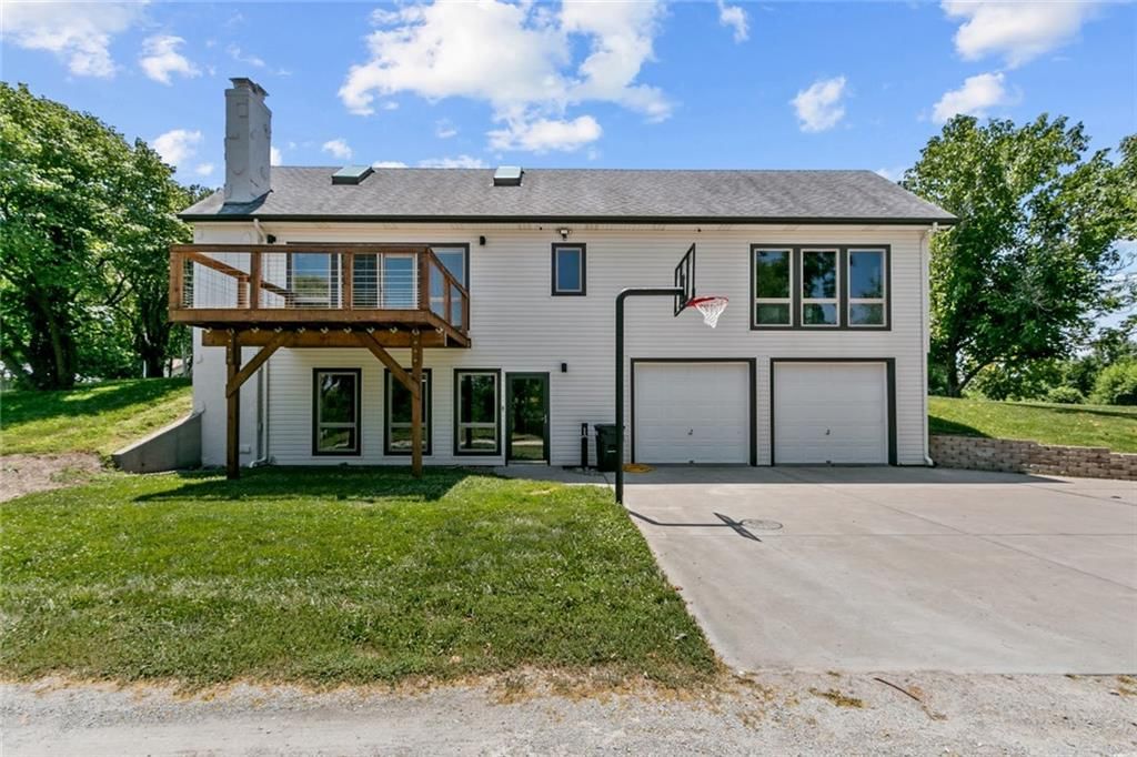 318 NW Heady Avenue — photo 35