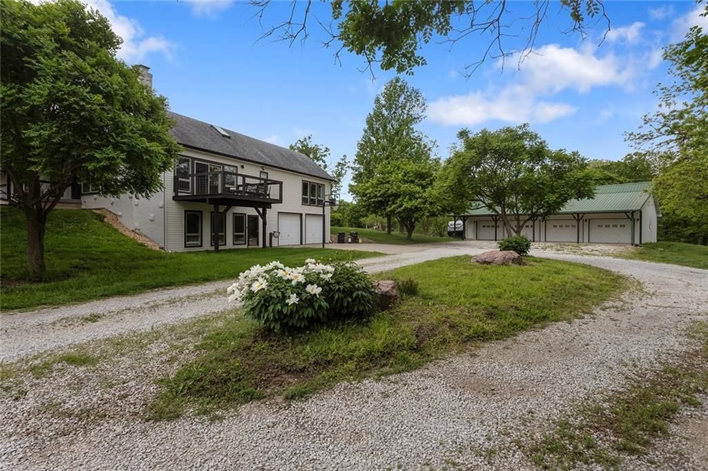 318 NW Heady Avenue — photo 37