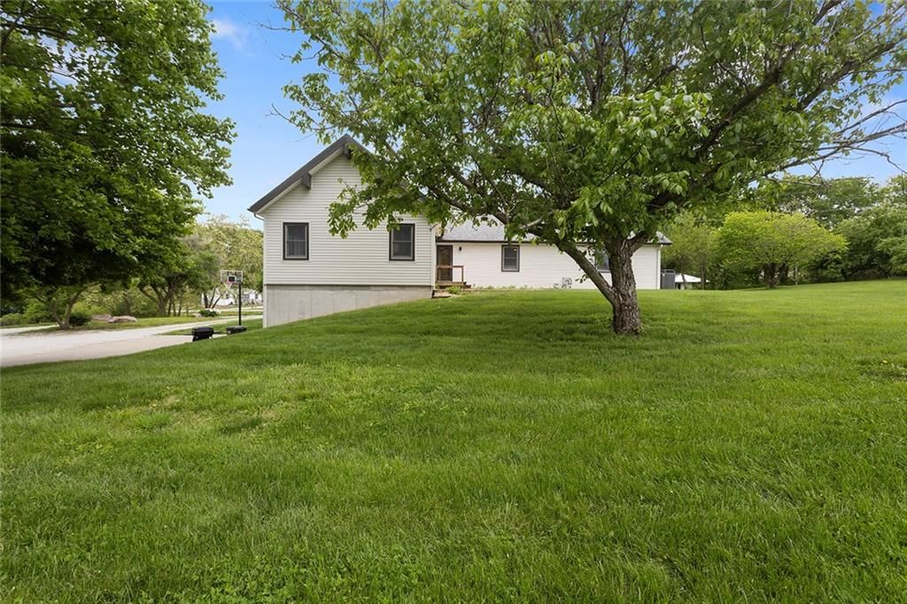 318 NW Heady Avenue — photo 39