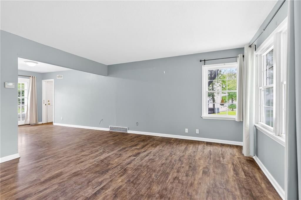 7300 Wyandotte Street — photo 10