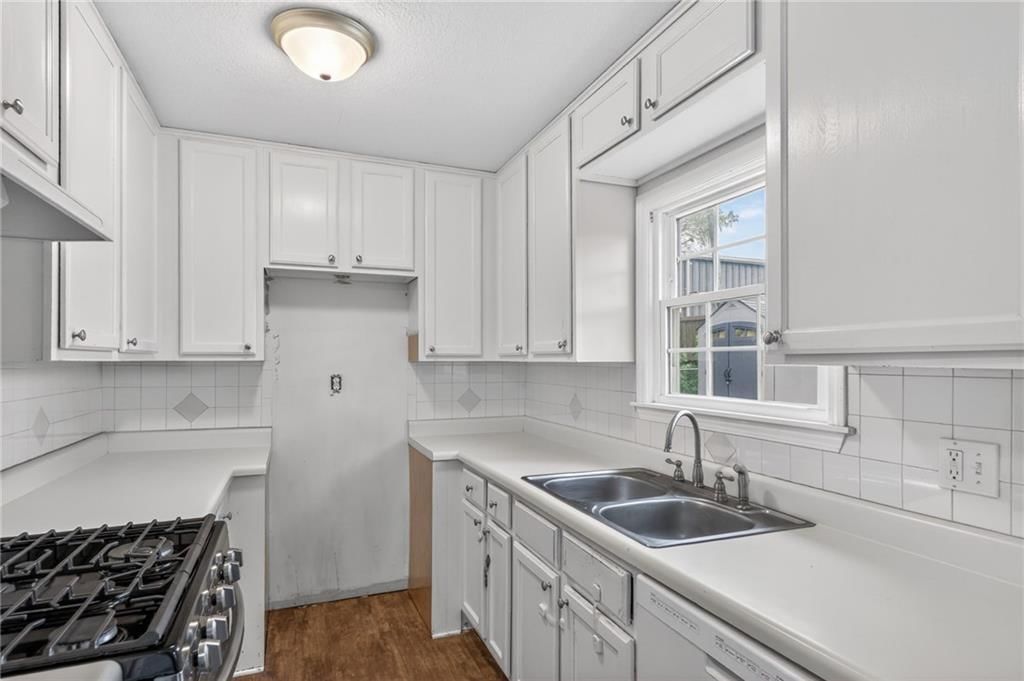 7300 Wyandotte Street — photo 14