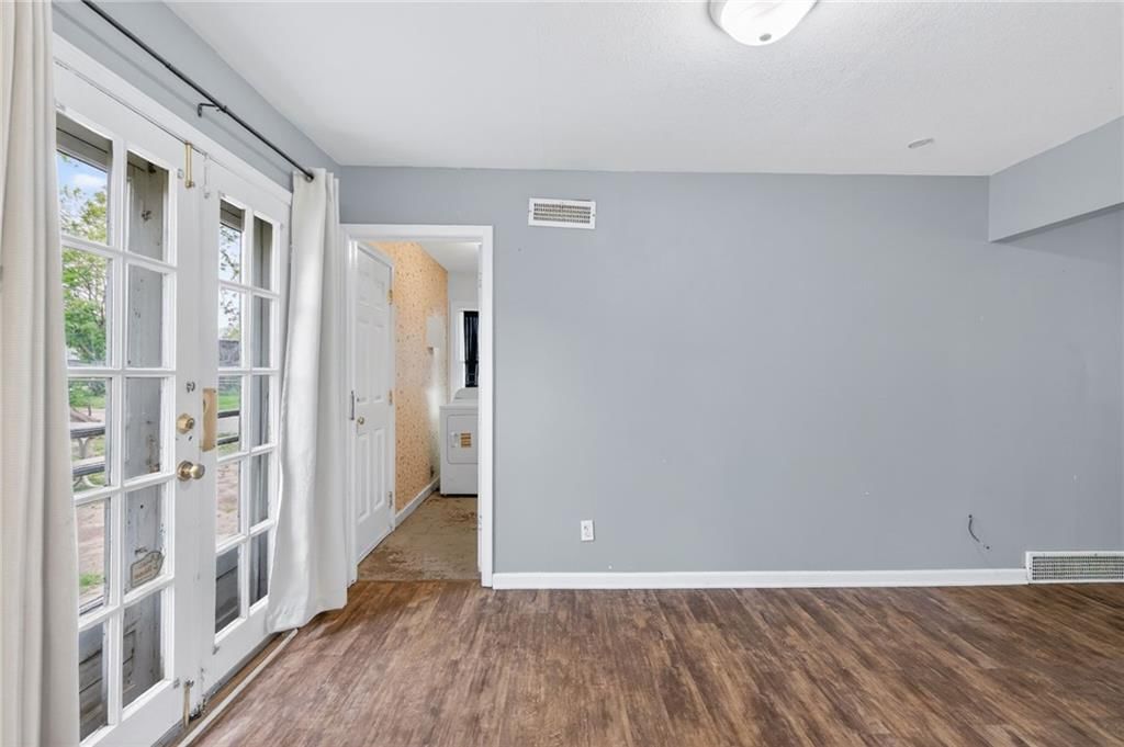 7300 Wyandotte Street — photo 15