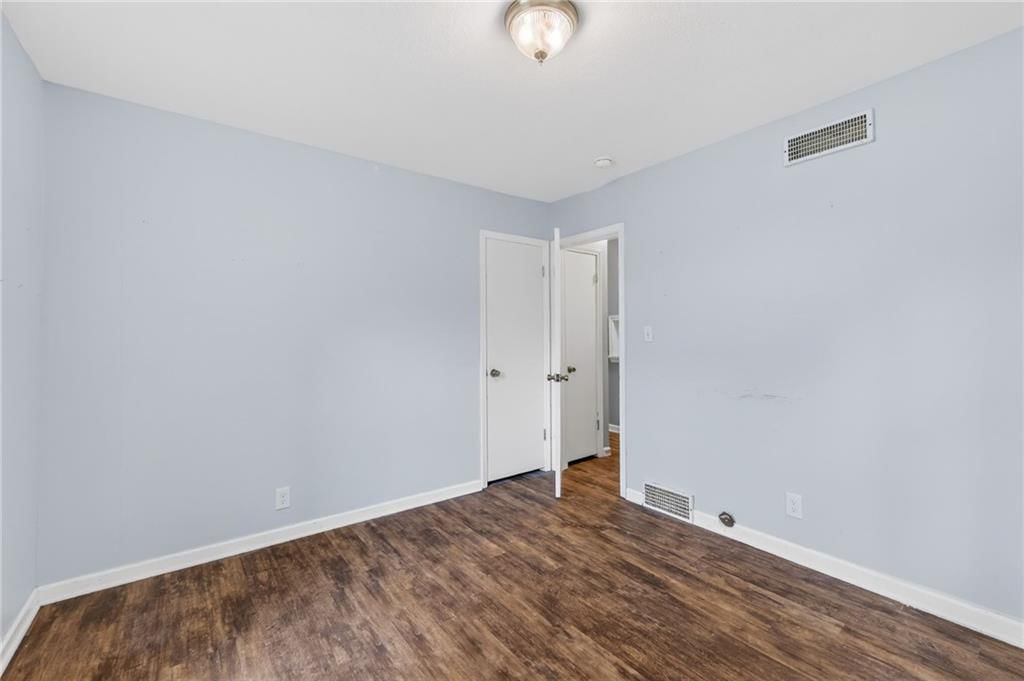 7300 Wyandotte Street — photo 20