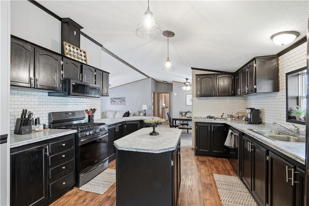 806 West Street — photo 17