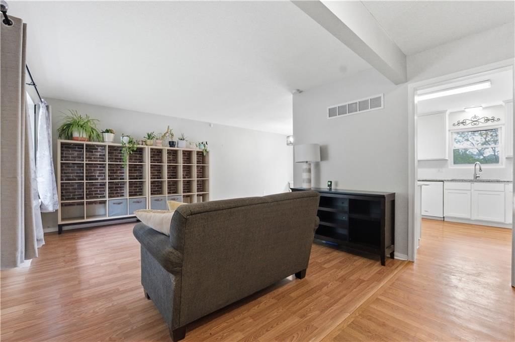 2904 NW Bedford Court — photo 2
