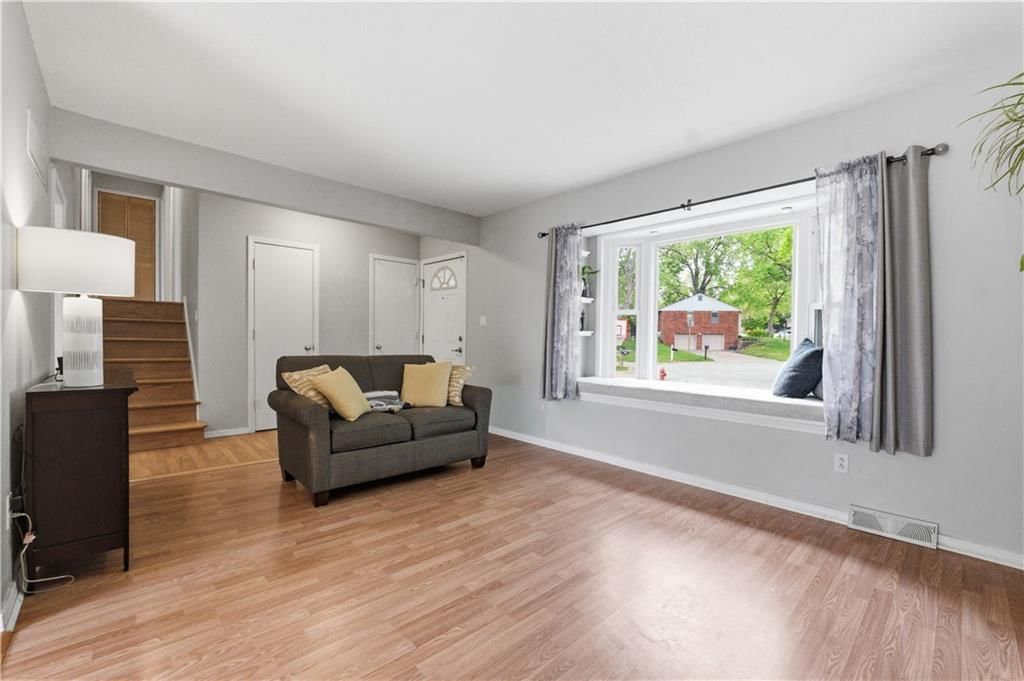 2904 NW Bedford Court — photo 3