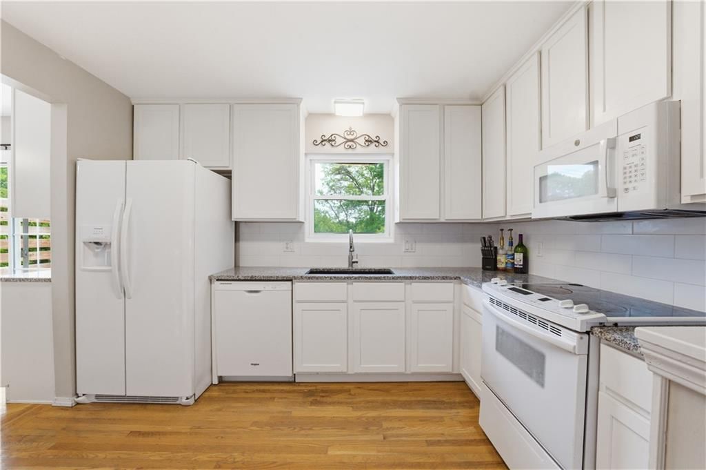 2904 NW Bedford Court — photo 5
