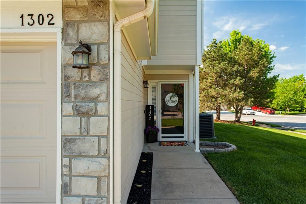 1302 NW Hidden Ridge Circle — photo 3