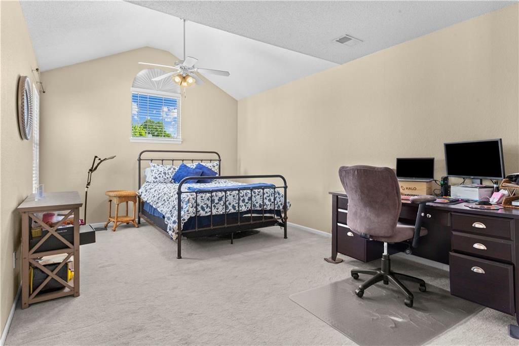 1302 NW Hidden Ridge Circle — photo 25