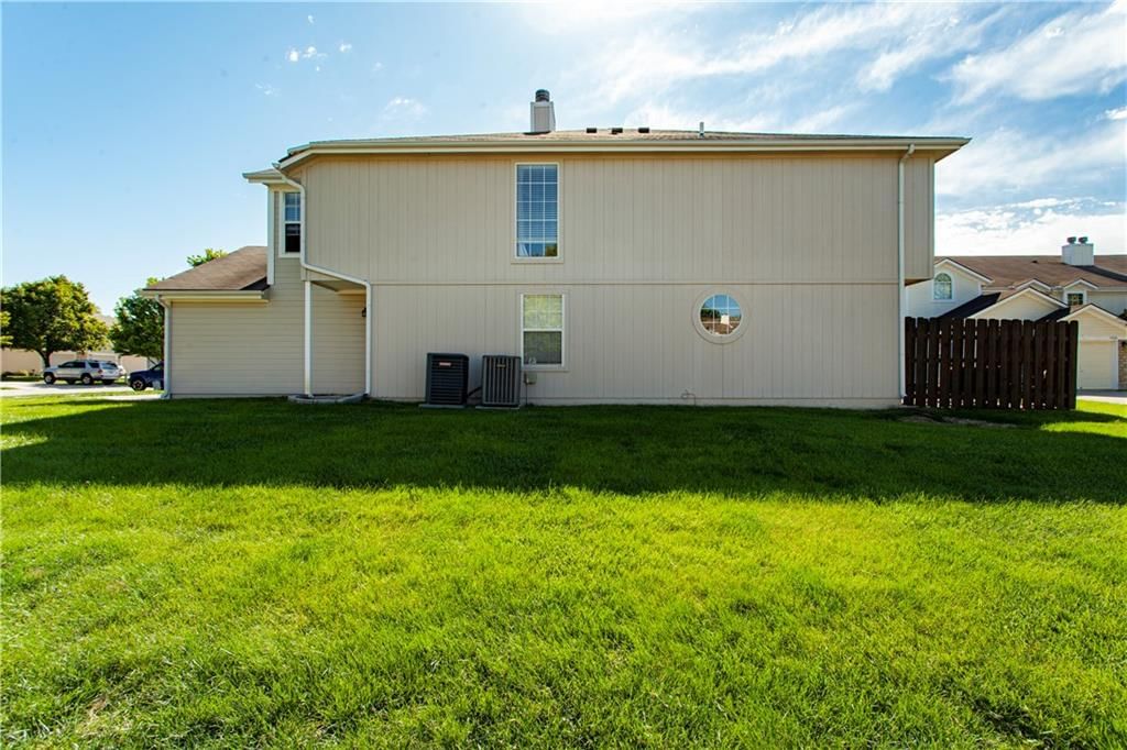 1302 NW Hidden Ridge Circle — photo 27
