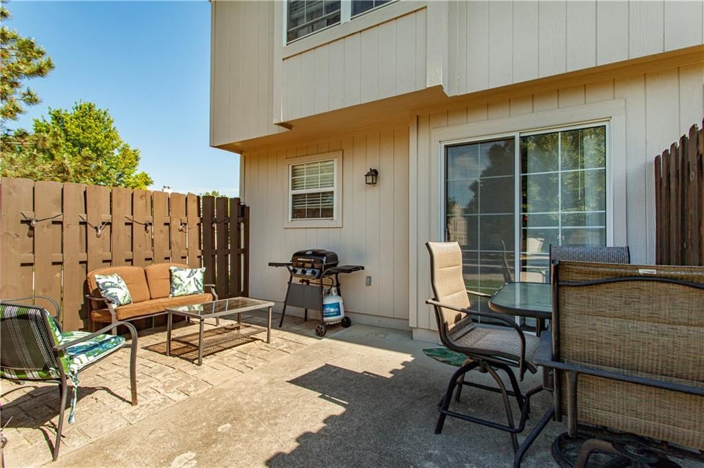 1302 NW Hidden Ridge Circle — photo 30